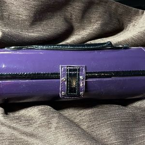 Travel jewelry case with close-able partitions to keep your jewelry in place